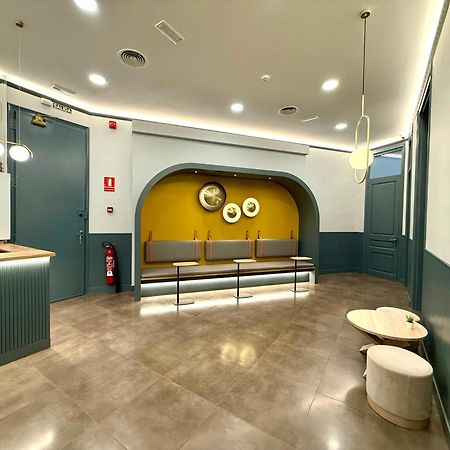 Hip Karma Hostel Barcelona Exteriör bild