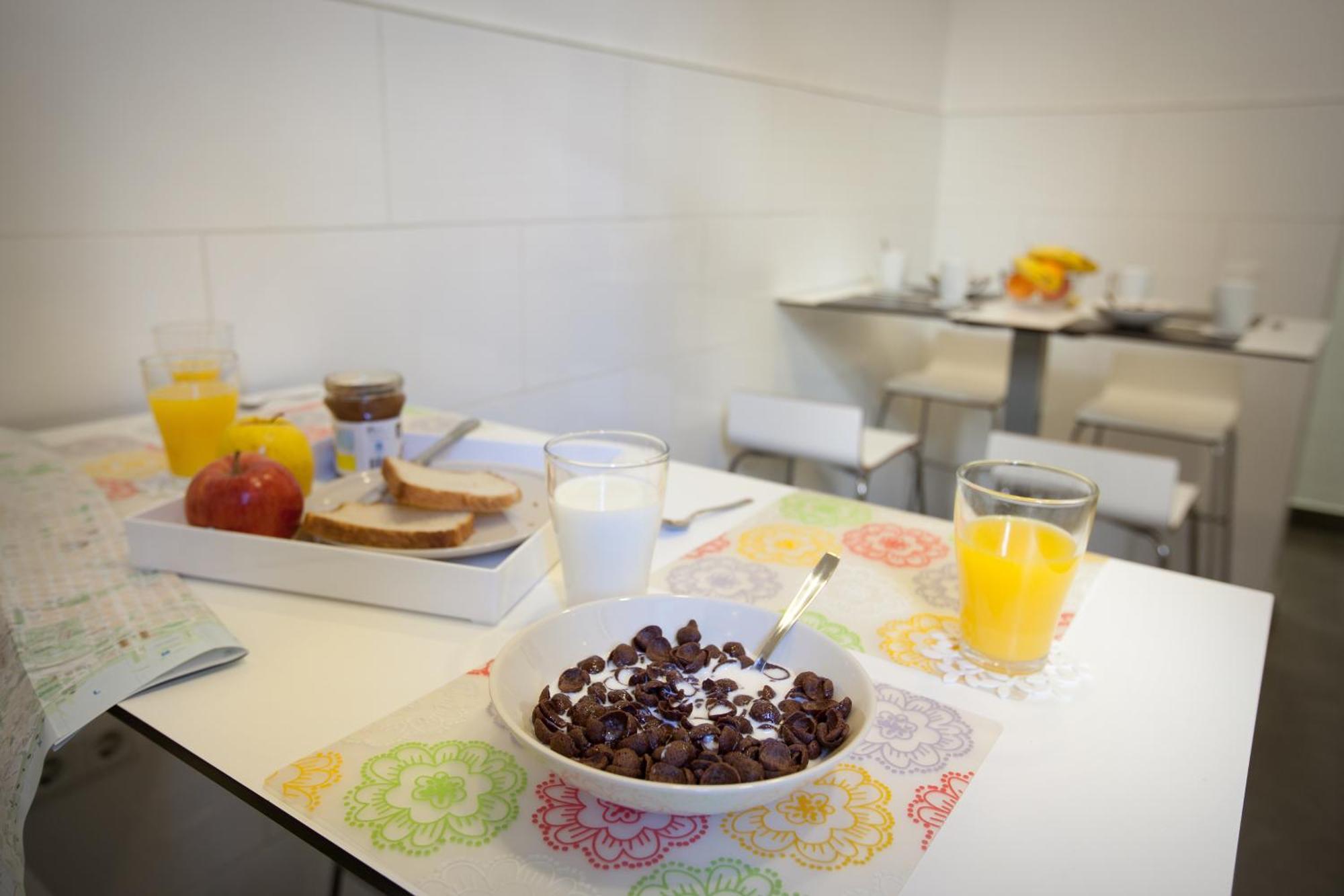 Hip Karma Hostel Barcelona Exteriör bild