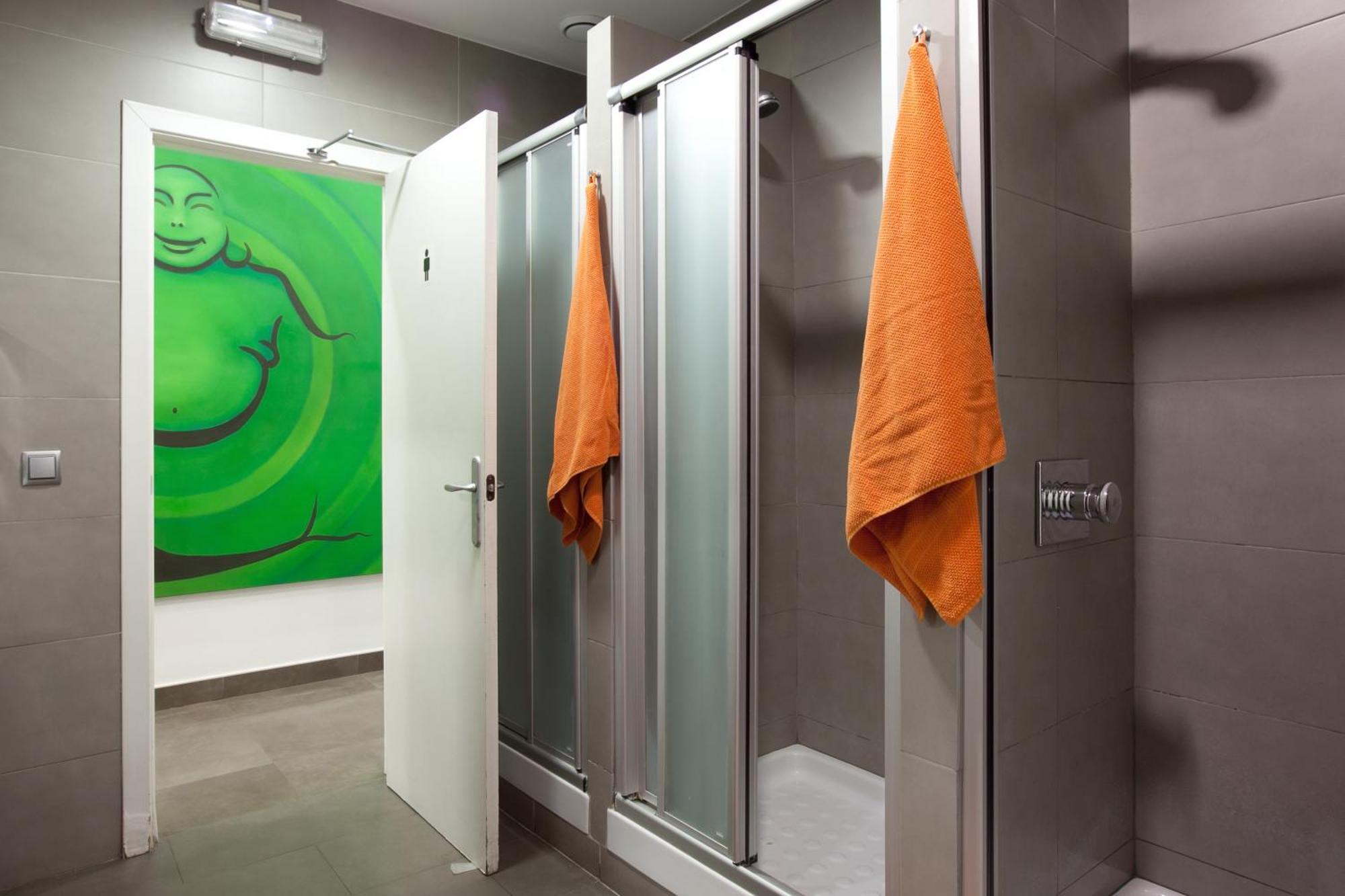 Hip Karma Hostel Barcelona Exteriör bild