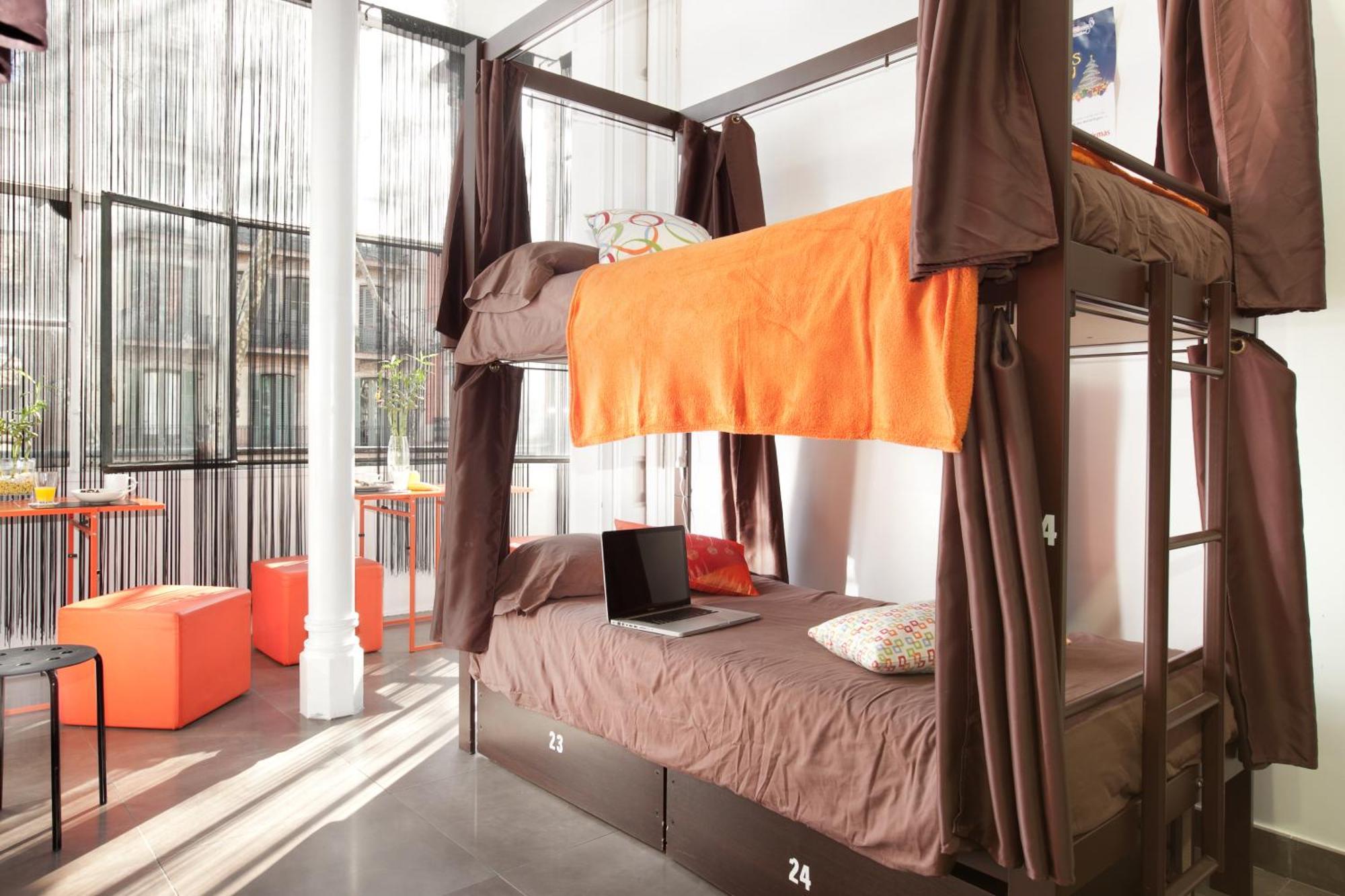 Hip Karma Hostel Barcelona Exteriör bild