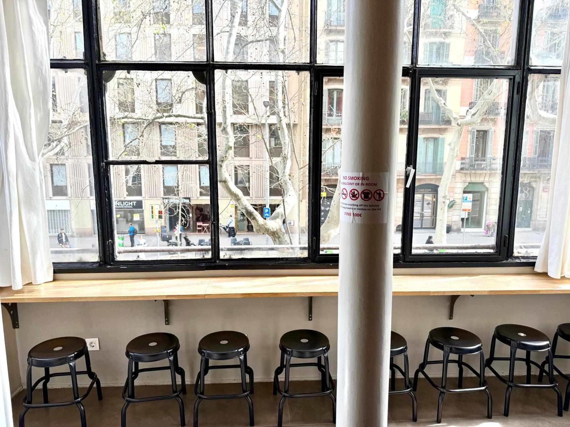 Hip Karma Hostel Barcelona Exteriör bild