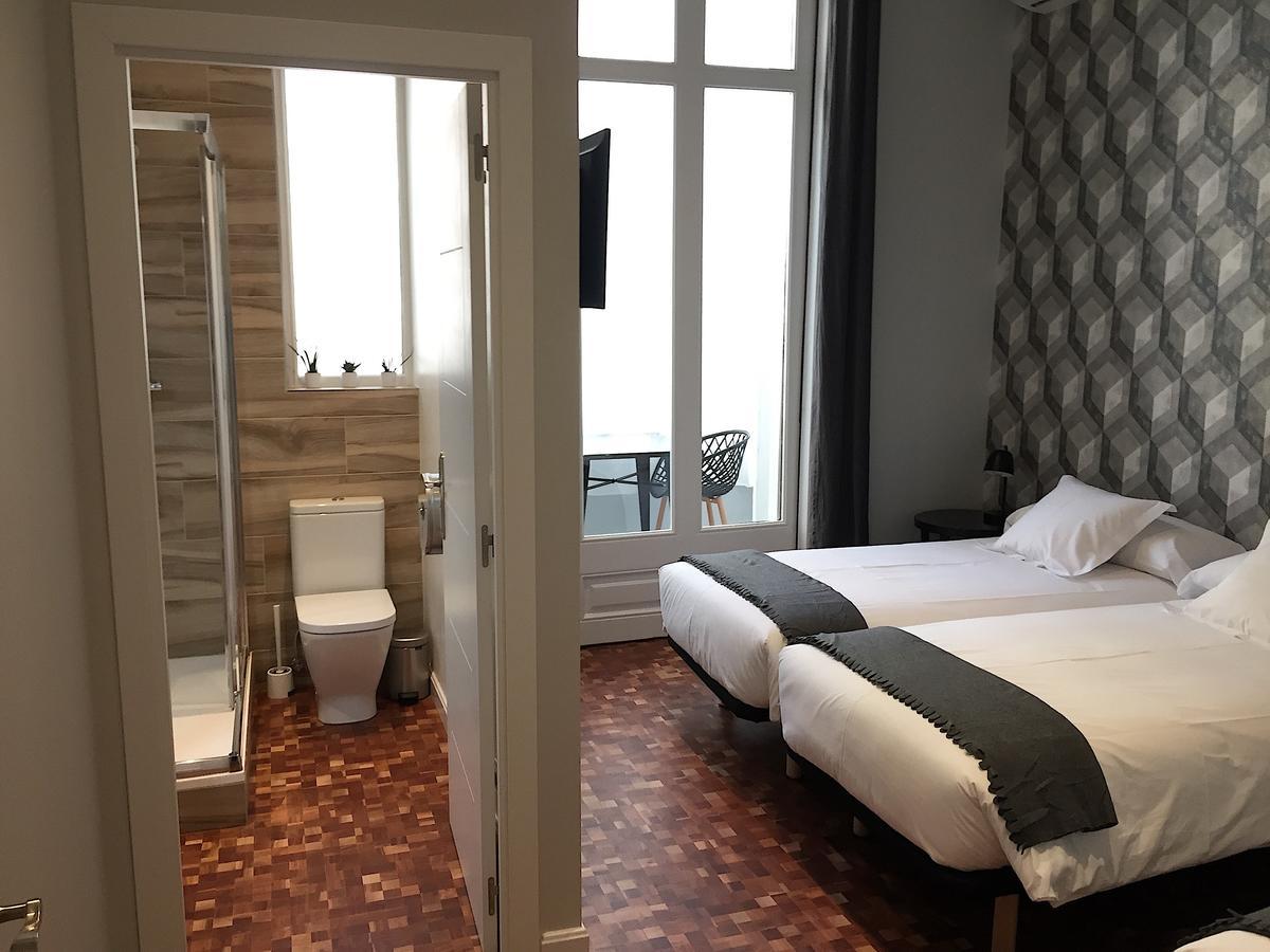 Hip Karma Hostel Barcelona Exteriör bild