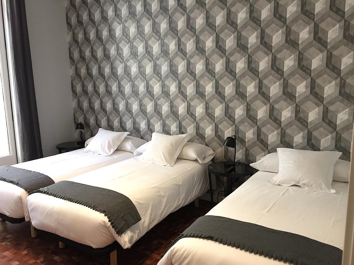 Hip Karma Hostel Barcelona Exteriör bild