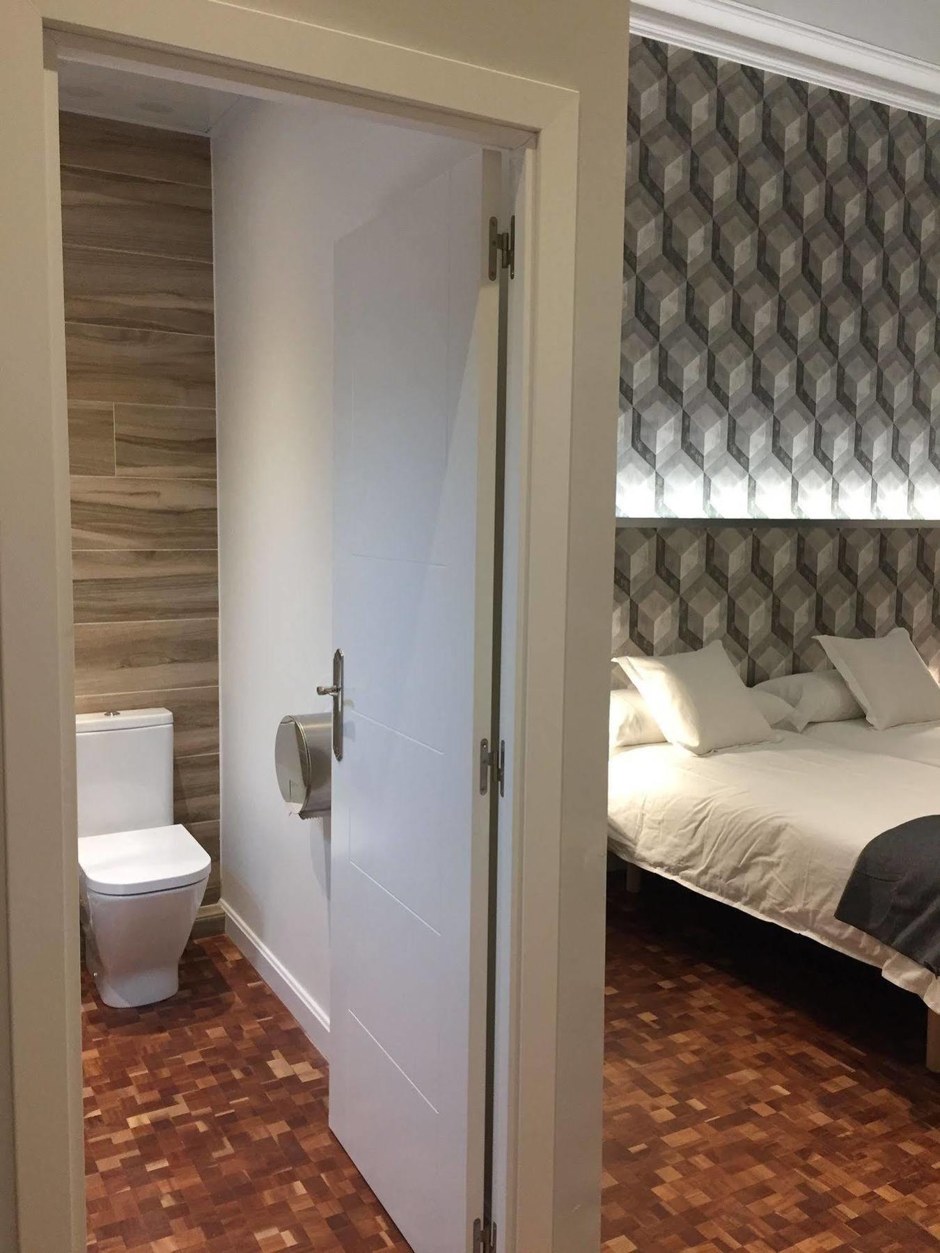 Hip Karma Hostel Barcelona Exteriör bild