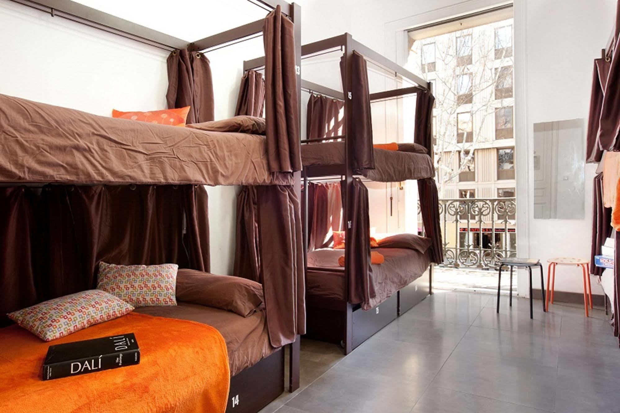 Hip Karma Hostel Barcelona Exteriör bild