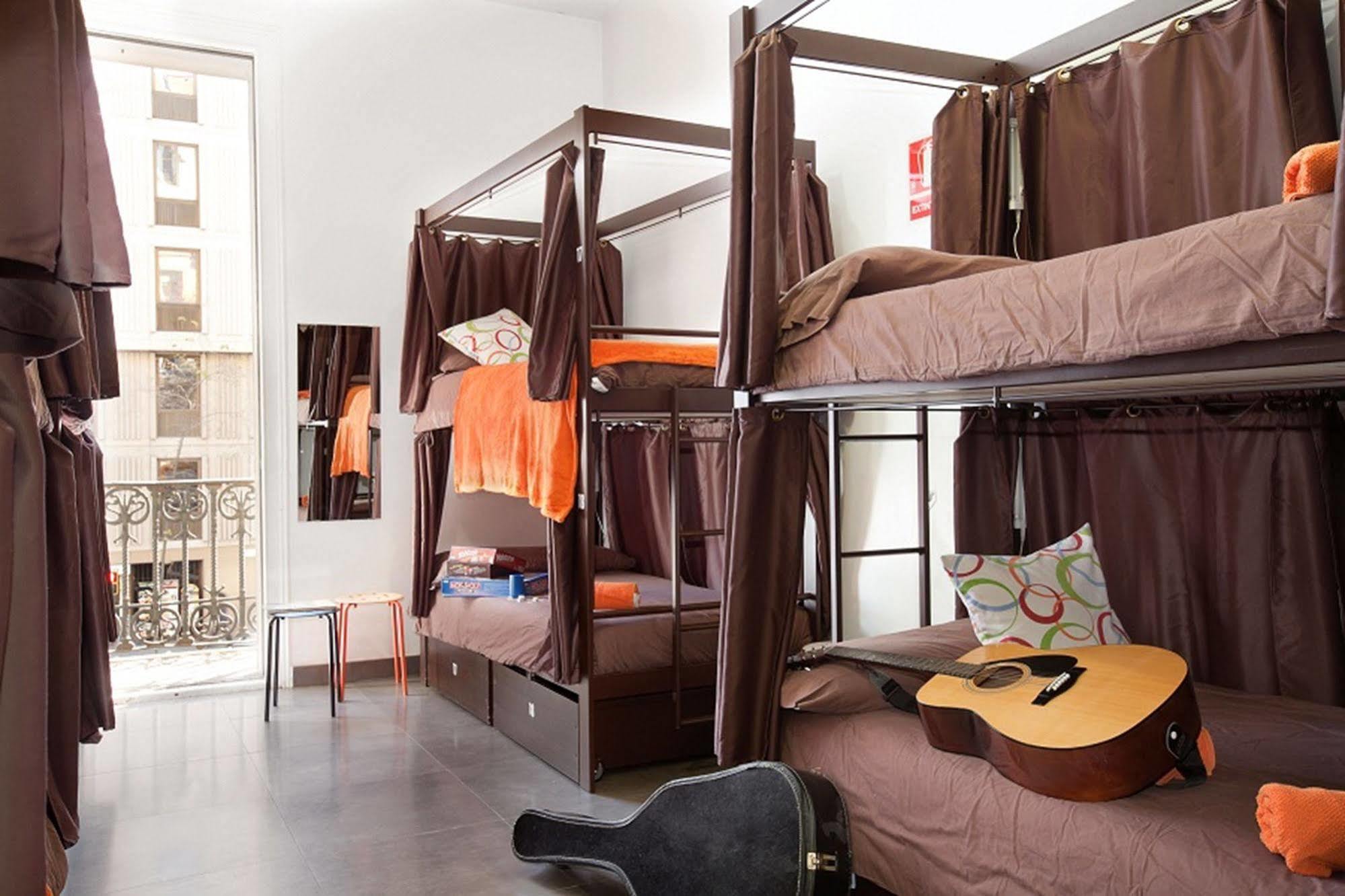 Hip Karma Hostel Barcelona Exteriör bild